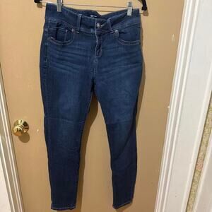 Mid-rise skinny jeans